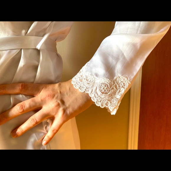 Vintage ankle length robe with beautiful lace - Picture 3 of 4